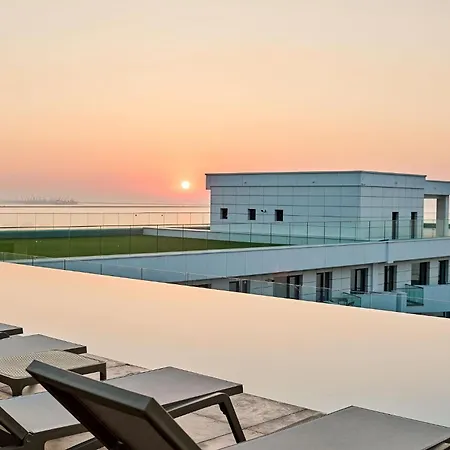 Soleil Marie In Infinity Pool & *