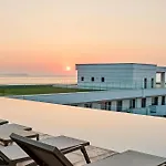 Soleil Marie In Infinity Pool & *