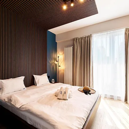 Soleil Marie - Infinity Pool & Mamaia