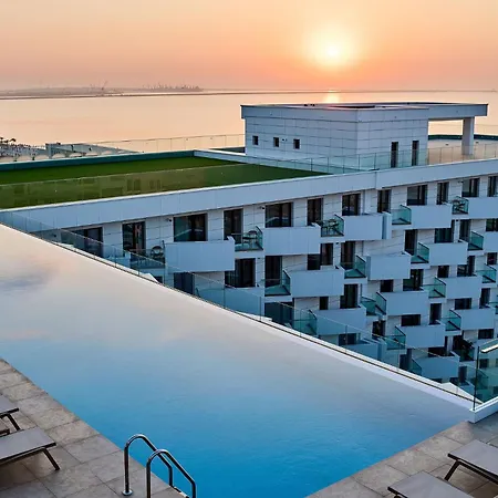 Soleil Marie In Infinity Pool & Apartmán Mamaia