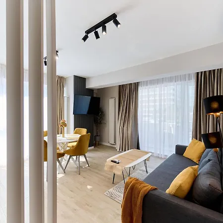 Soleil Marie - Infinity Pool & Mamaia