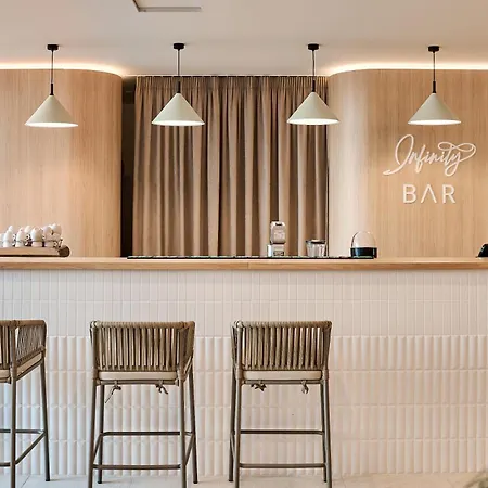 Soleil Marie - Infinity Pool & Appartement Mamaia