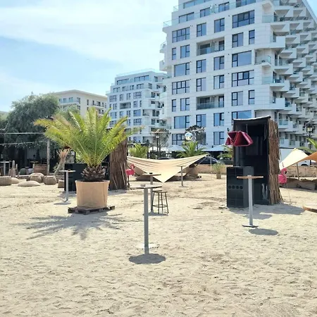 Soleil Marie In Infinity Pool & Apartmán Mamaia