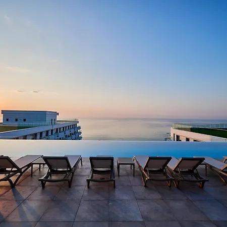 Soleil Marie In Infinity Pool & *