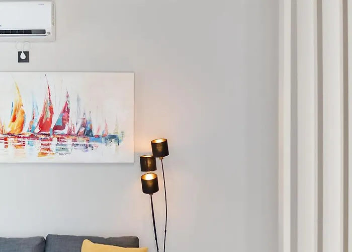 Soleil Marie In Infinity Pool & * Mamaia