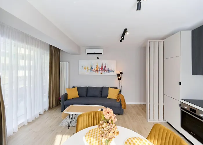 Soleil Marie In Infinity Pool & Mamaia