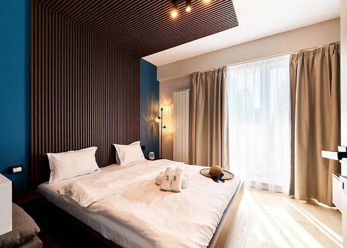 Soleil Marie In Infinity Pool & Mamaia