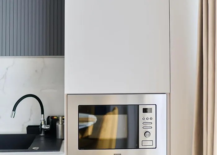 Soleil Marie In Infinity Pool &