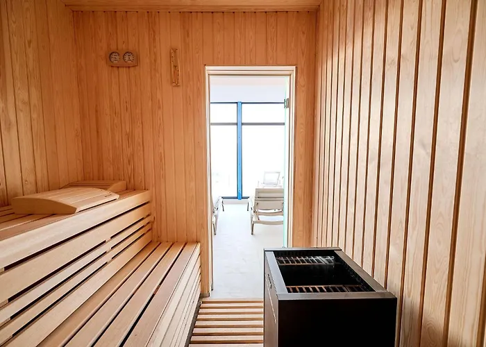 Soleil Marie In Infinity Pool & Daire