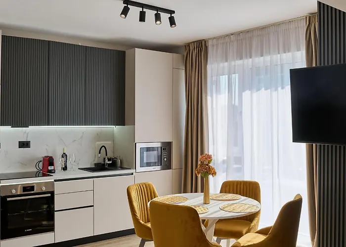 Soleil Marie In Infinity Pool & * Mamaia