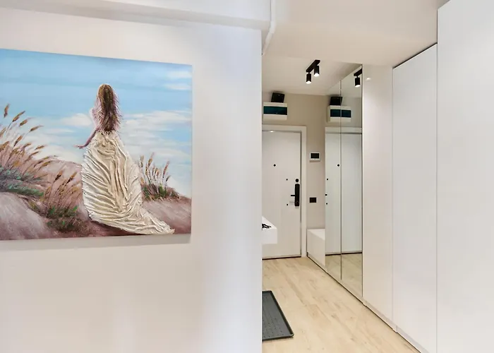 Soleil Marie In Infinity Pool & Daire