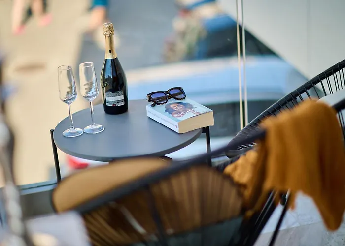 Soleil Marie In Infinity Pool & *