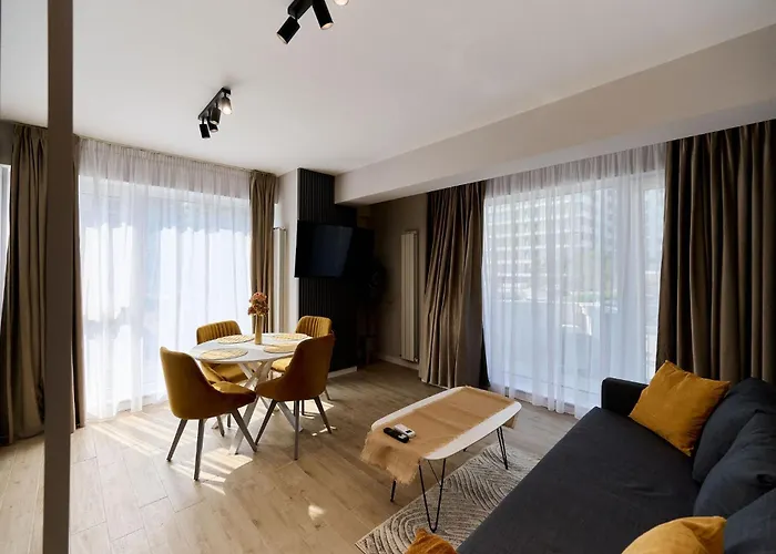 Soleil Marie In Infinity Pool &