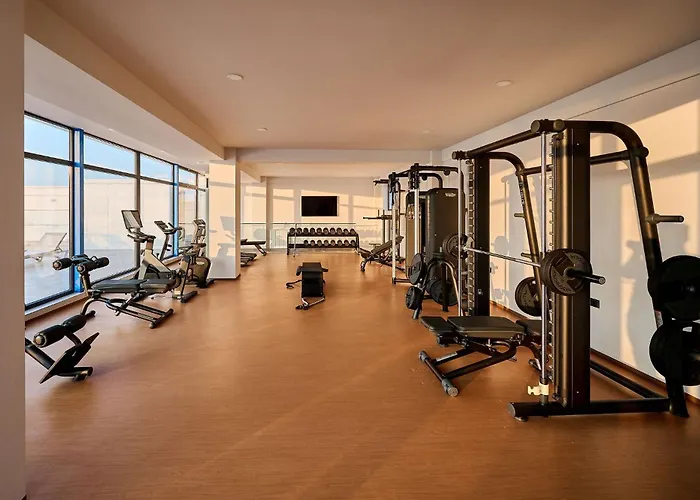 Soleil Marie In Infinity Pool & Daire Mamaia