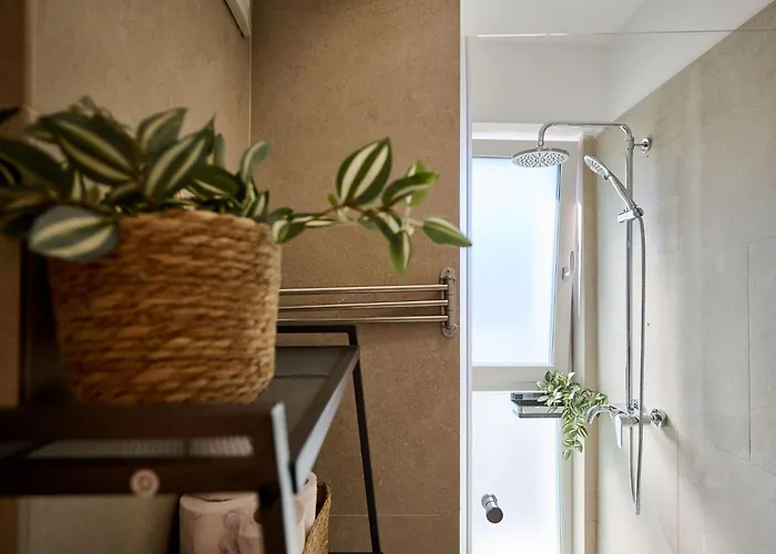 Soleil Marie In Infinity Pool & Daire