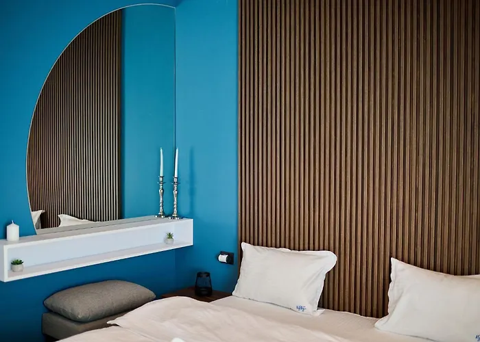 Soleil Marie In Infinity Pool & Daire